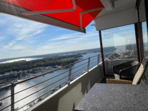 Traveblick Ecksuite Queen-Mary Travemünde 30 Etage mit Meerblick am Strand gelegen